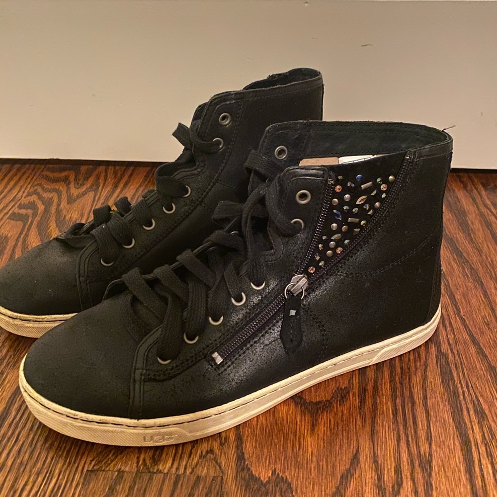 UGG Blaney Sneaker with Crystals Size 10!
